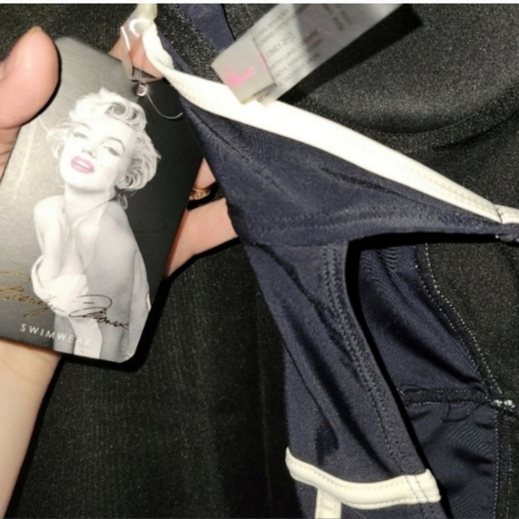 VINTAGE NWT Marilyn Monroe swimsuit size small - Picture 2 of 5